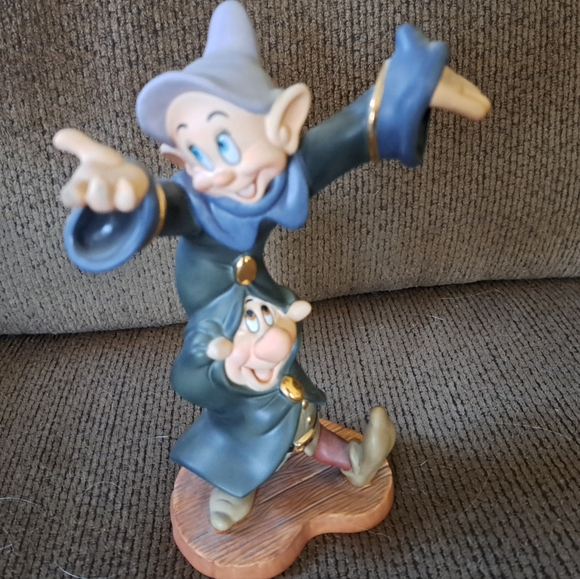 WDCC  Disney Snow White Dopey & Sneezy Dance Partners 1999 limited edition - Picture 2 of 4